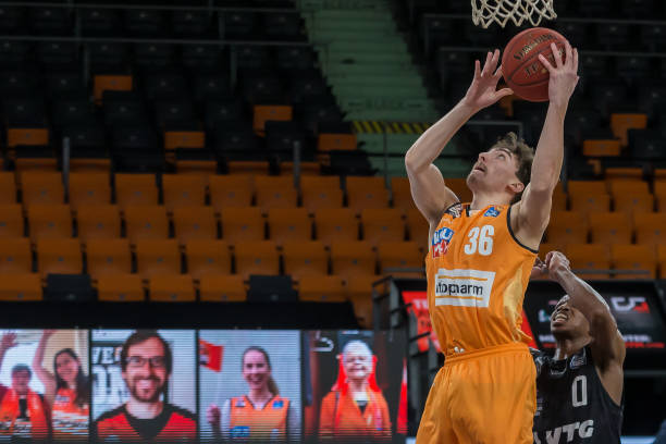 也进一步巩 也进一步巩