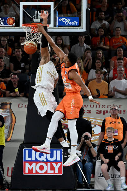 也展现了他 也展现了他